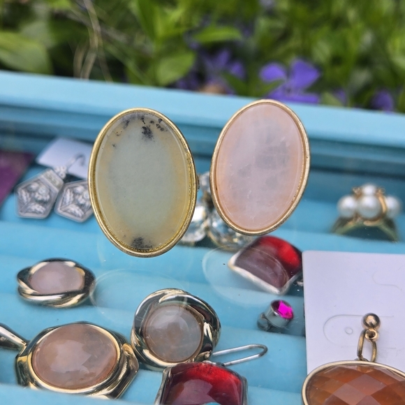 Vintage Gold-toned rose quartz light gree jade stone rings size 7 and si… - Picture 7 of 17